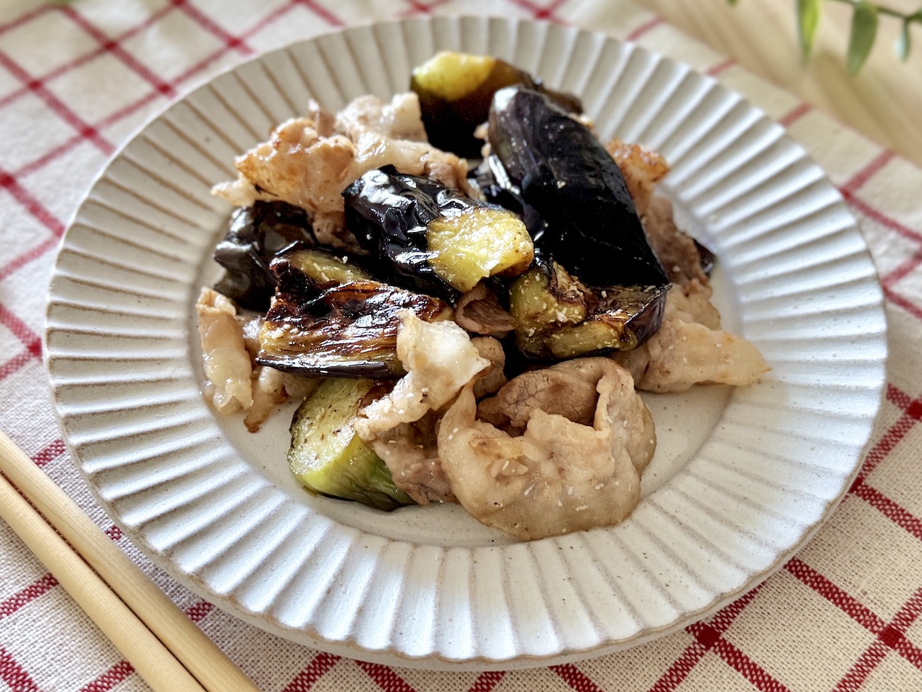 腎臓病食の管理栄養士監修・低たんぱくレシピ「減塩 揚げ茄子と豚バラ炒め」