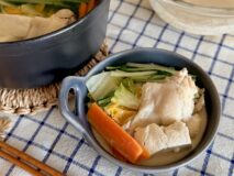 無添加の「具たくさん 豆乳ごまみそだれの鶏肉鍋｜」の減塩レシピ